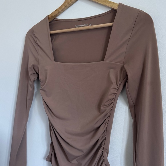 Abercrombie & Fitch Soft A&F Bodysuit Size XS Brown Cinched Long Sleeve Top - Picture 3 of 4